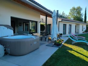 Villa contemporaine avec vue imprenable et Jacuzzi